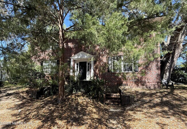 Building Photo - 1557 Ingleside Ave