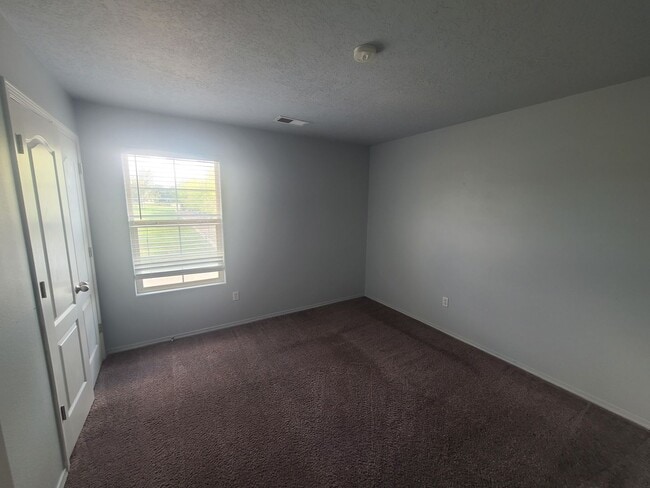 Building Photo - 3BR 2.5BA Home w/ Refrigerated Air near UNM (OPEN HOUSE 7/16 4:45)