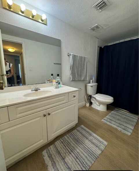 Building Photo - 5201 Geneva Way