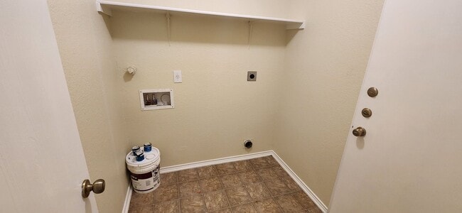 Building Photo - Heritage Park Community-3Bedroom, 2.5 Bathroom-