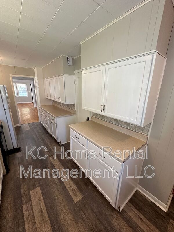 Building Photo - 402 Van Brunt Blvd