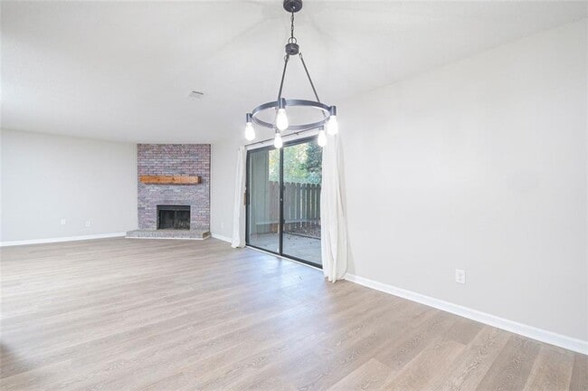 Building Photo - 742 Brentwood Pl