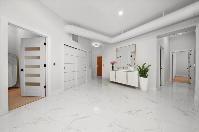 Building Photo - 450 Village Center Dr