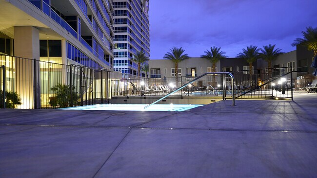 Building Photo - Panorama Towers T2, 104- Pool Views from t...