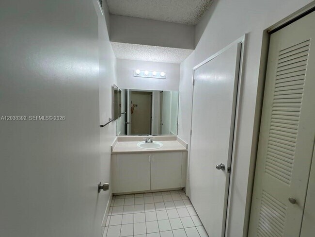 Building Photo - 6992 SW 39th St