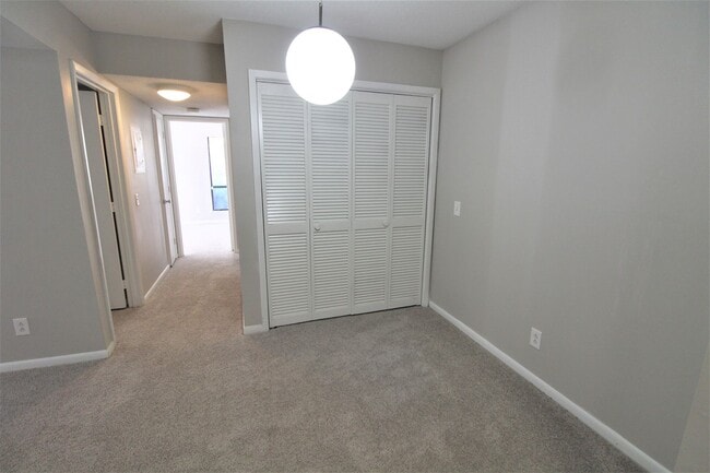 Building Photo - 2 Bedroom Condo In South Park!