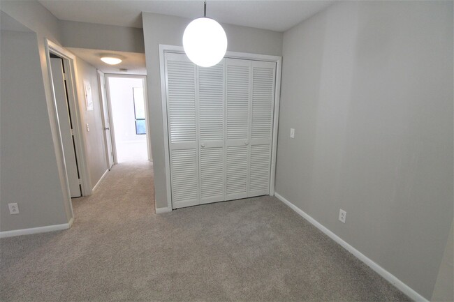 Building Photo - (Coming Soon) 2 Bedroom Condo In South Park!