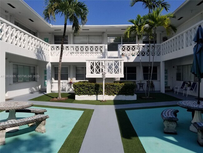 Building Photo - 1005 S 17th Ave