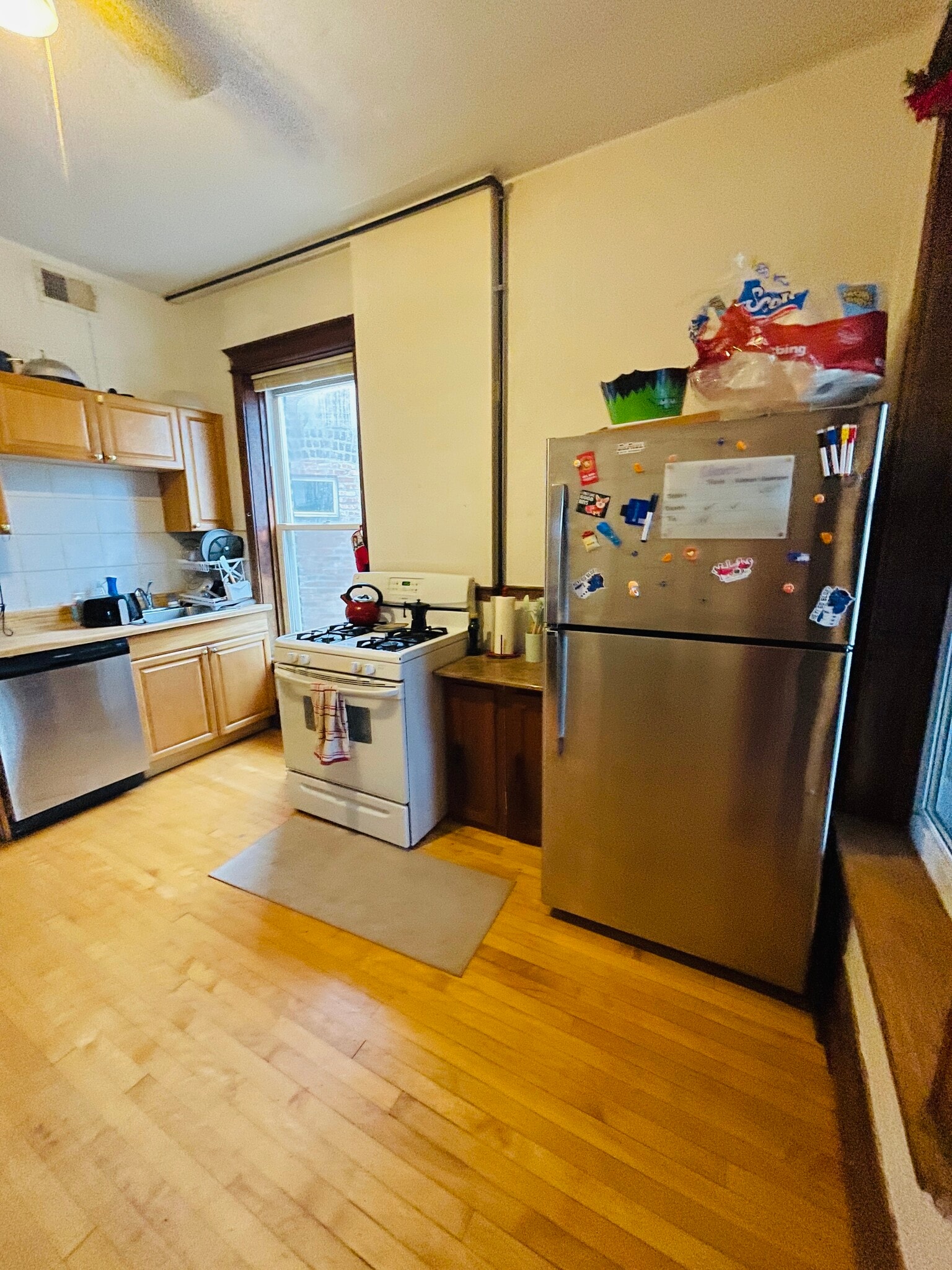 Kitchen - 3730 N Magnolia Ave
