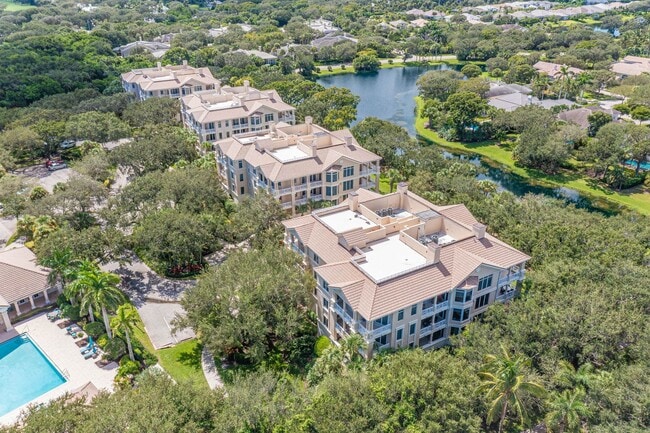 Building Photo - 801 N Swim Club Dr