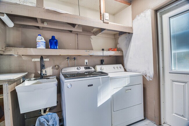 Building Photo - 2360 Willow Tree Trail