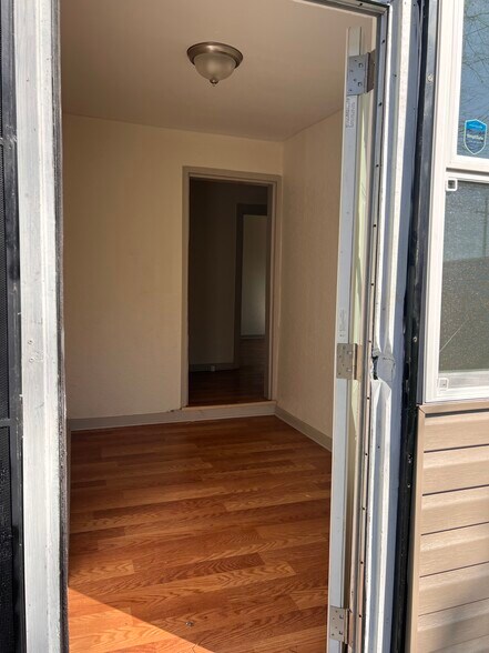 Foyer looking into house - 2821 W 11th St