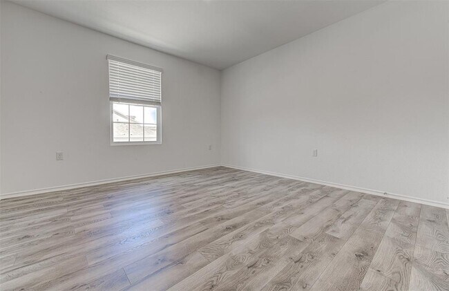 Building Photo - 2704 Shimsham Dr