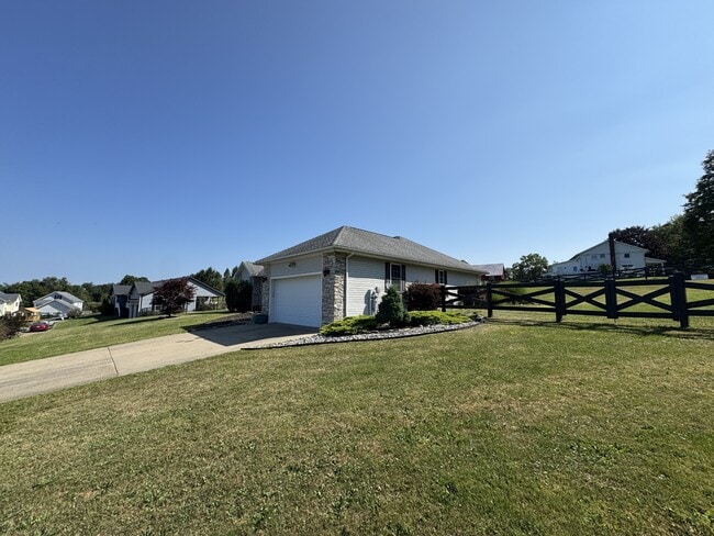 Building Photo - 36 Bayley Dr