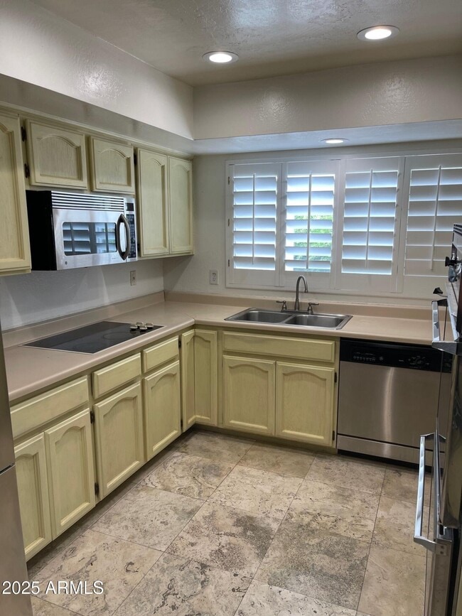 Building Photo - 8502 E San Bernardo Dr