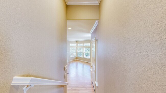 Building Photo - Gorgeous Home with private yards, large de...