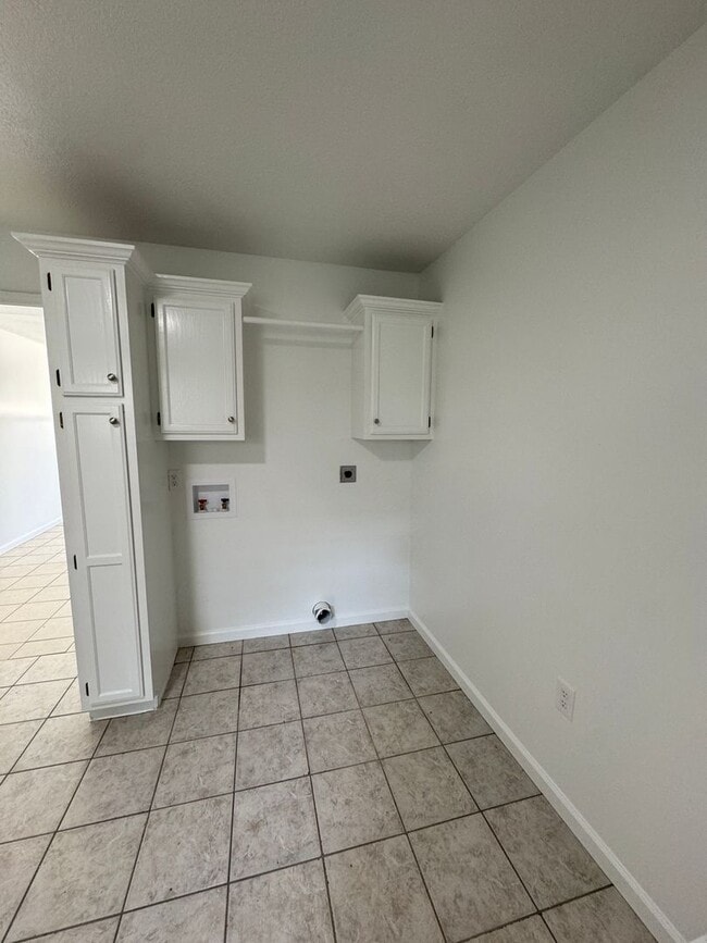Building Photo - 2 BED / 1 Bath Apartment in Truman.  READY NOW!