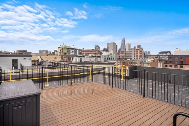 Building Photo - 51 Silver St