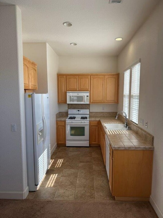 Building Photo - 1 Bedroom 1 Bath 2nd Story In-law Unit Vac...