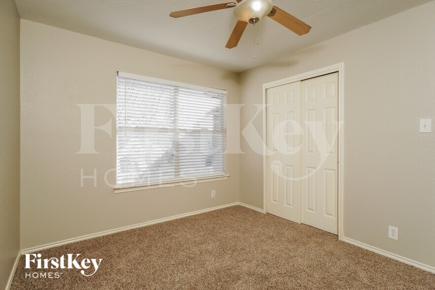 Building Photo - 6911 Autumn View