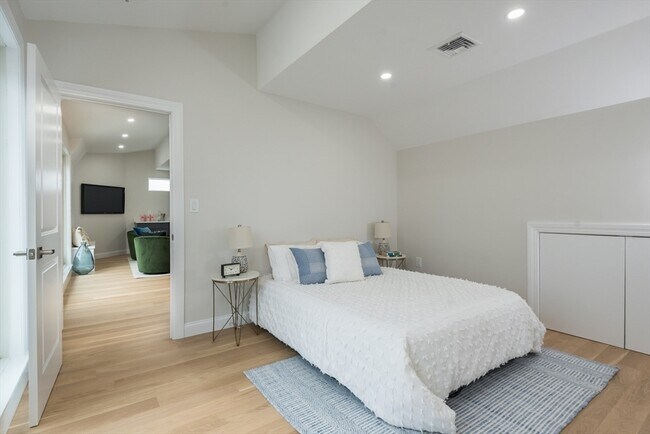 Building Photo - 6 Gordon Rd