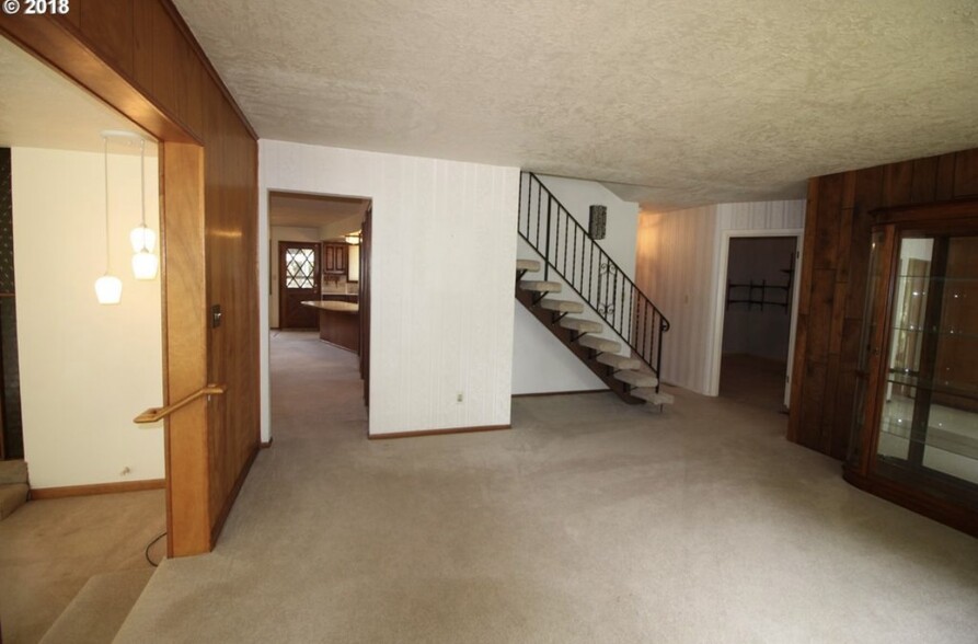 Entry Way - 7212 N Hodge Ave