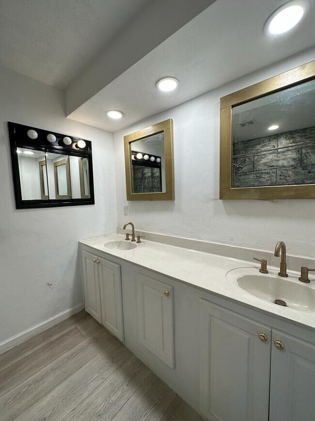 Building Photo - 16590 Gaskin St