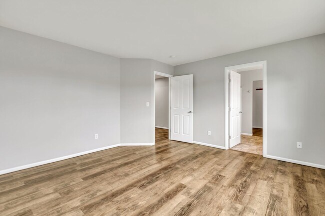 Building Photo - 1927 200 St E