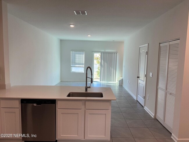 Building Photo - 120 Summer Moon Dr