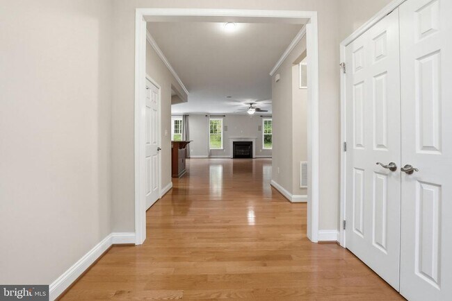Building Photo - 42240 Hiddenwood Ln