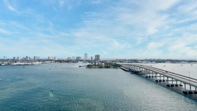 Primary Photo - 2640 Lake Shore Dr