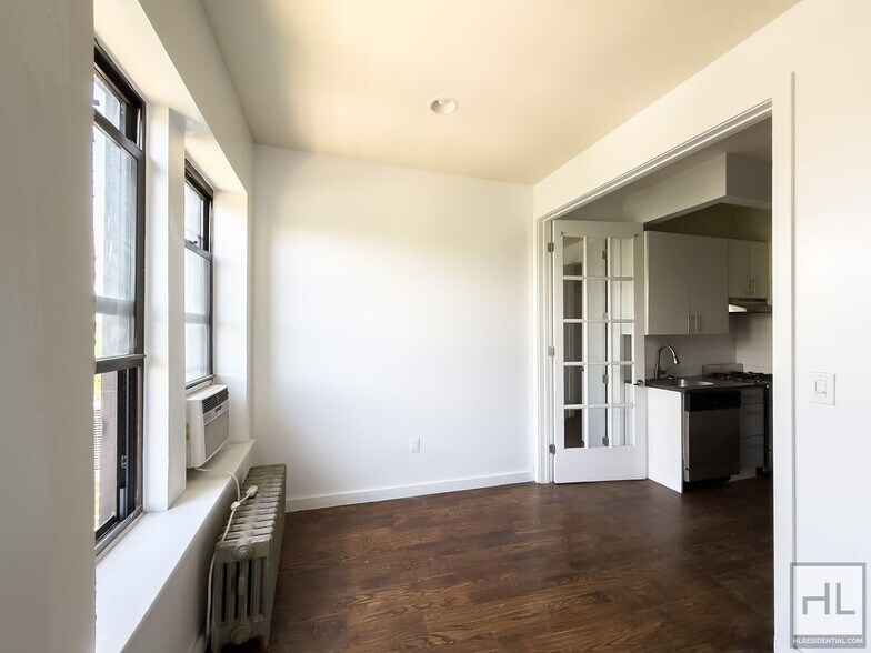 Building Photo - EASTERN PARKWAY / Renovated 2-Bedroom in P...