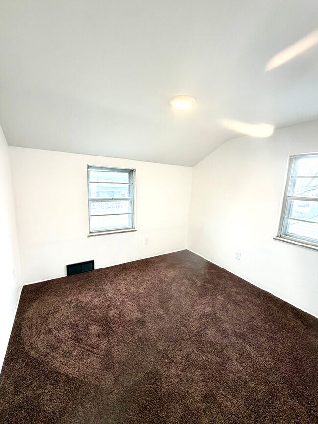 Building Photo - Fully Renovated 3-Bedroom Home in Flint!