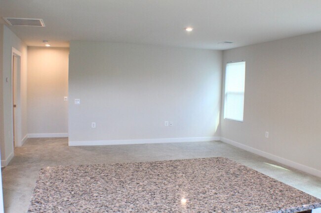 Building Photo - 109 S Peak Dr