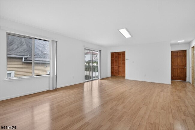 Building Photo - 485 Broadway