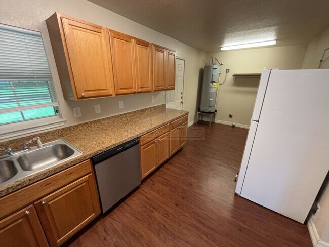 Building Photo - 1603 Massey St