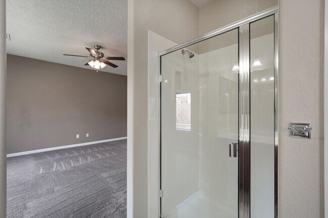 Building Photo - 224 Valle Alto Dr NE