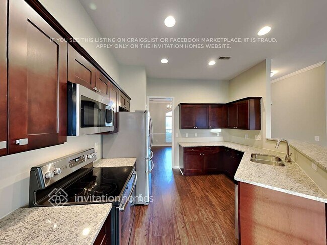 Building Photo - 2730 Shannon Dr