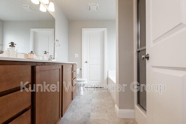 Building Photo - 2724 Ambridge Dr