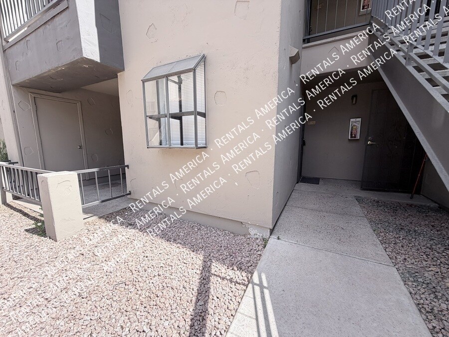 Building Photo - 747 S Ext Rd