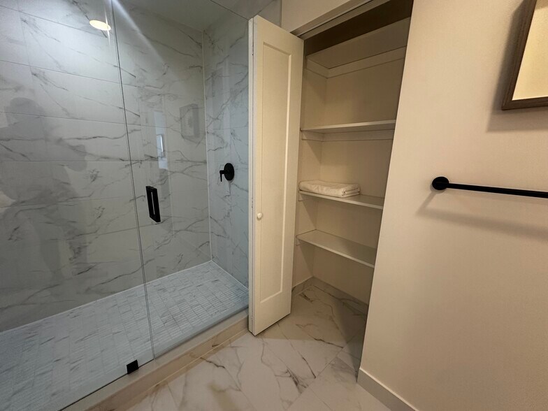 Building Photo - 134 SE 2nd Ave