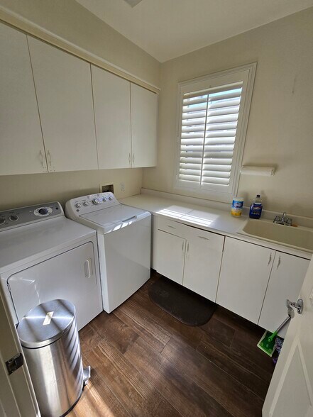 Building Photo - 832 Legacy Dr