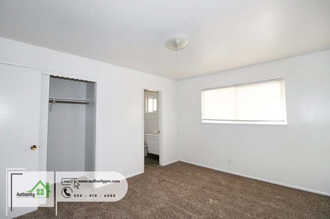 Building Photo - 6482 Leonard Dr