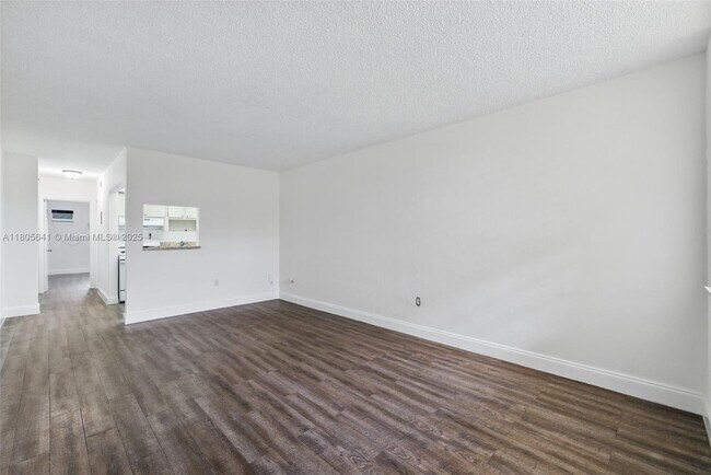 Building Photo - 465 E 28th St