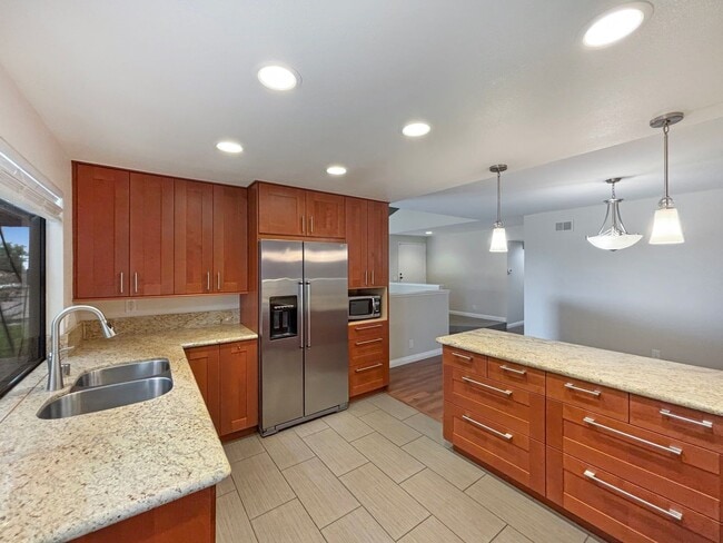 Building Photo - Beautiful 3B/2BA Home W/ 2 Car Garage, Was...