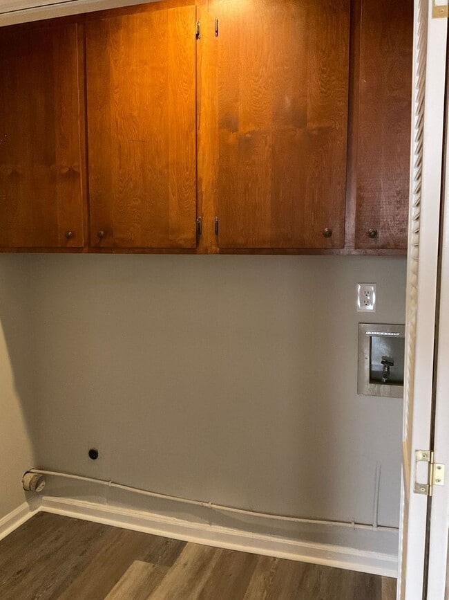 Building Photo - Available Now !! Two bedroom one bath apartment in Gastonia!