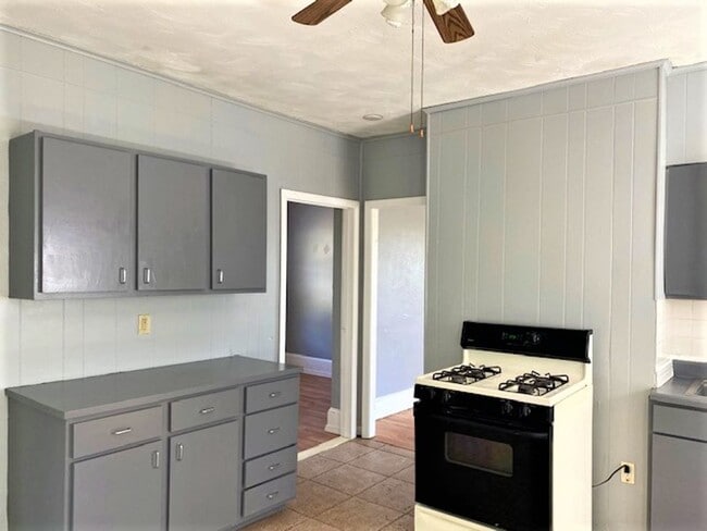 Building Photo - 74 Veazie St