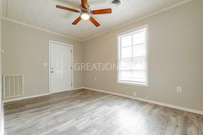 Building Photo - REDUCED!