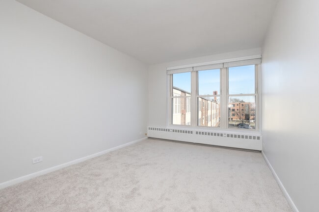 Building Photo - 1333 W Touhy Ave