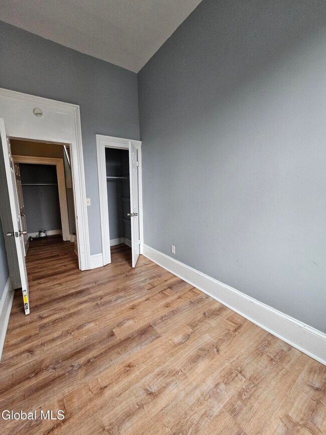 Building Photo - 32 1st St